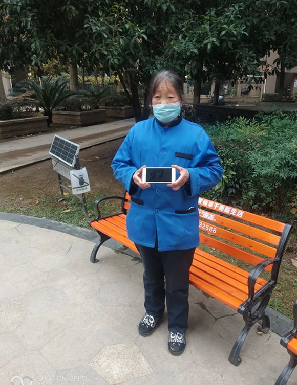 拾金不昧顯擔當 | 盛世東方項目李開瓊撿到手機歸還失主